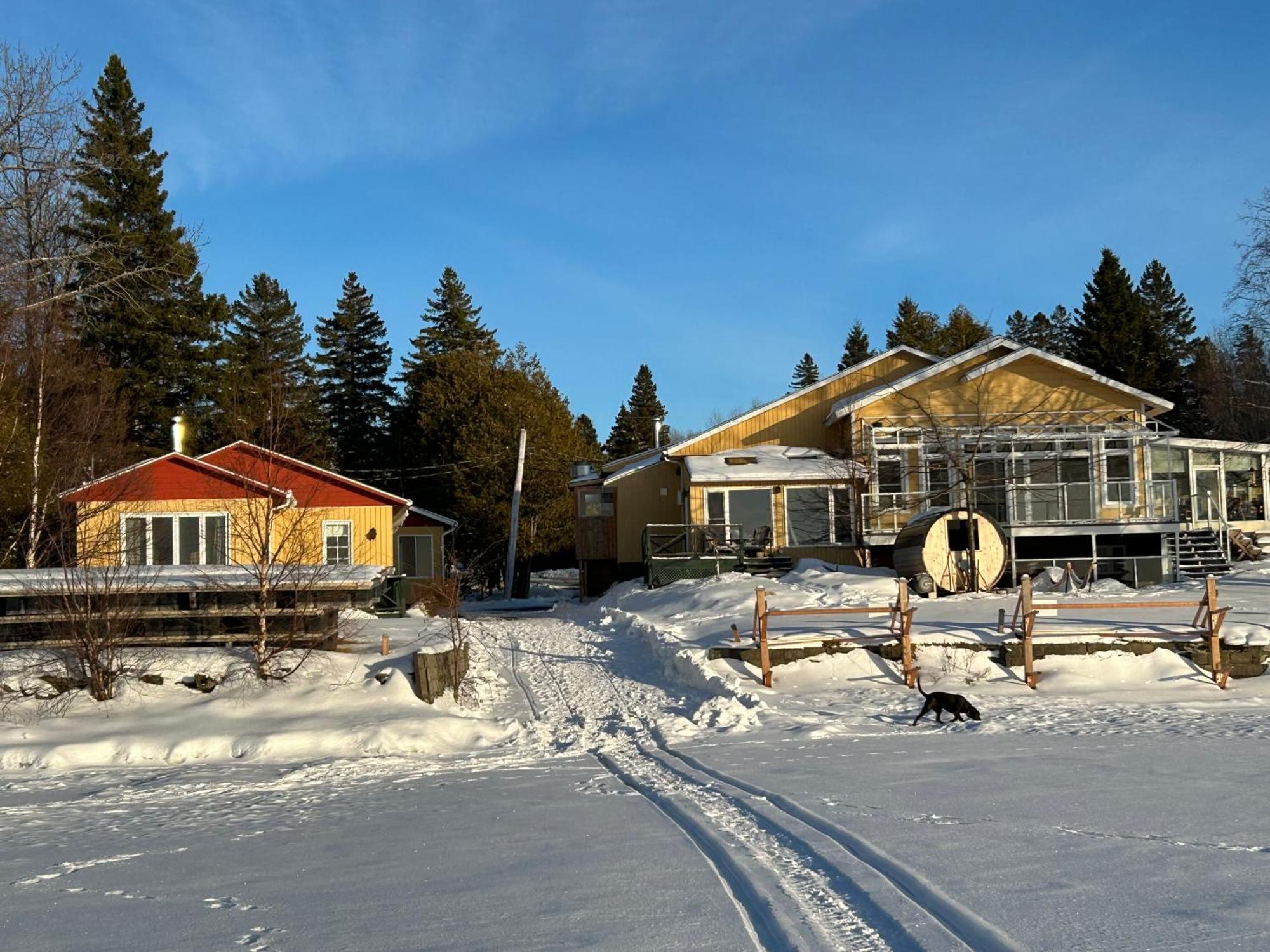 Auberge Et Chalets Sur Le Lac Lac-Megantic Ngoại thất bức ảnh